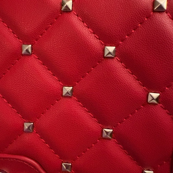 Badgley Mischka Red Quilted Crossbody Bag - Picture 5 of 8
